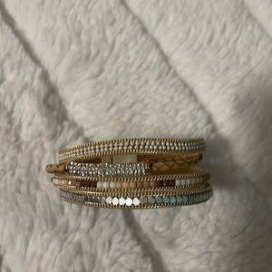 Bracelet with magnetic clasp